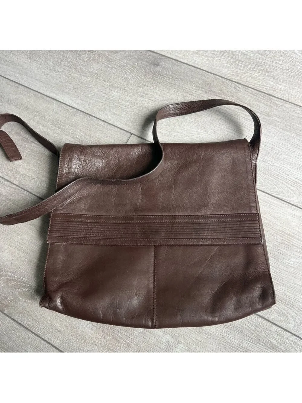 Kenneth Cole vintage flap closure brown soft leather shoulder bag